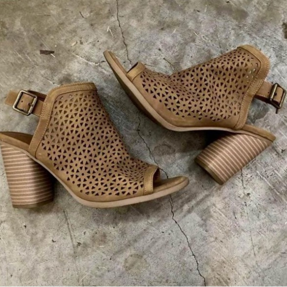 Women’s shoes- size 8